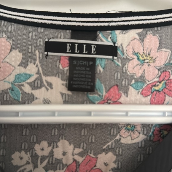 Women’s Scrub Top - Picture 3 of 3